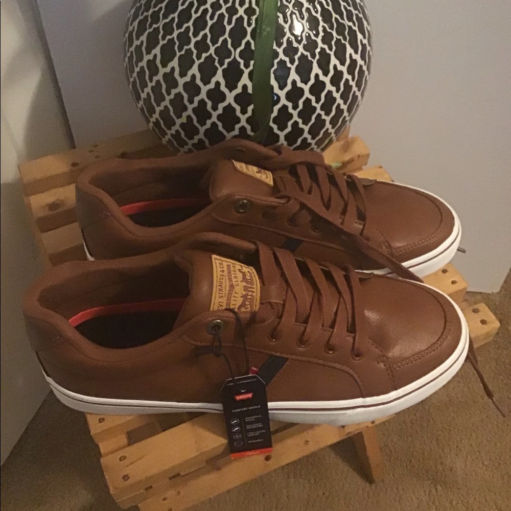 Brand New.....Men’s Levi Leather Sneaker